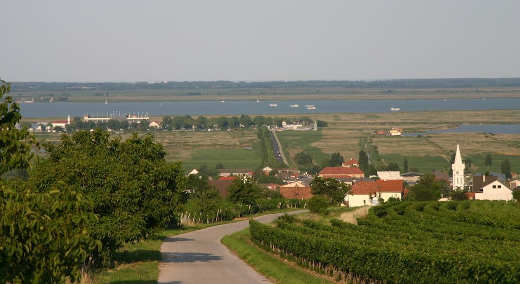 Das Mittelpunkt Mörbisch am See Exterior foto